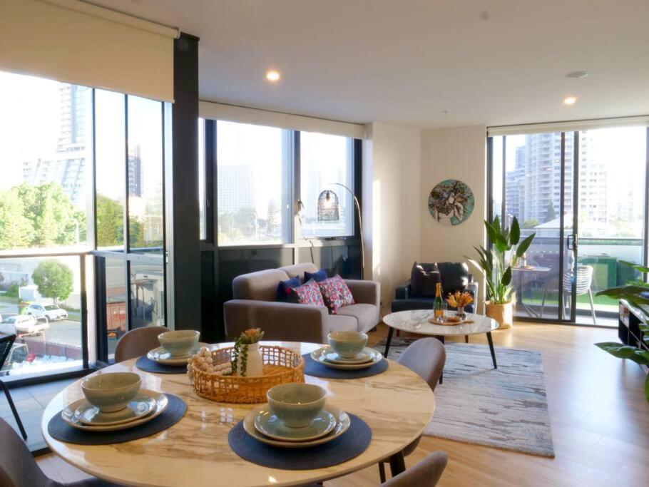 Modern 1 Brm Apartment With Pool Close To Beach Gold Coast Exterior photo