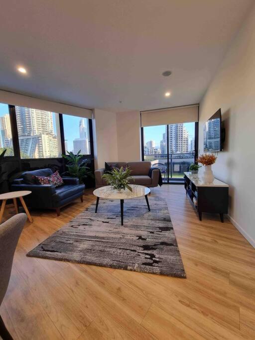 Modern 1 Brm Apartment With Pool Close To Beach Gold Coast Exterior photo