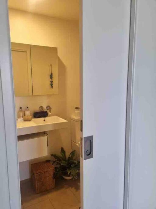 Modern 1 Brm Apartment With Pool Close To Beach Gold Coast Exterior photo