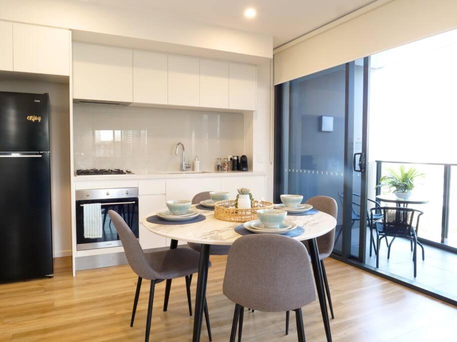 Modern 1 Brm Apartment With Pool Close To Beach Gold Coast Exterior photo