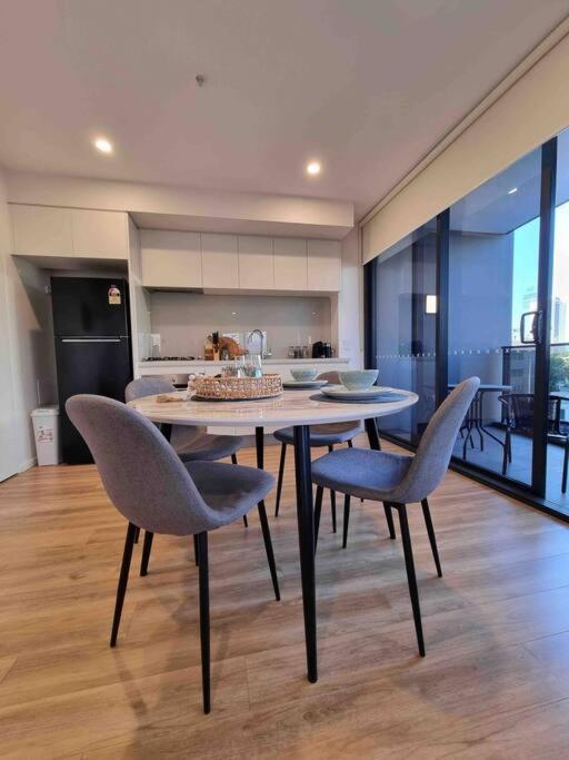 Modern 1 Brm Apartment With Pool Close To Beach Gold Coast Exterior photo